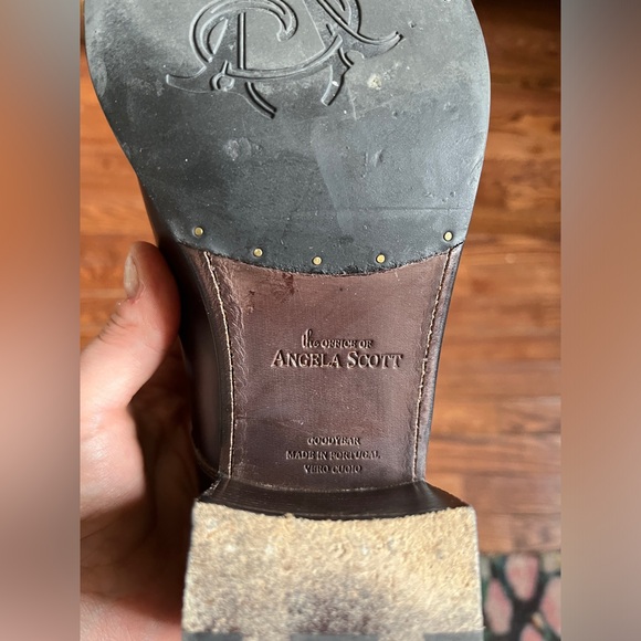 Beautiful EUC The Office of Angela Scott Heeled Oxford - Miss Button Midheel 40W - Picture 9 of 15